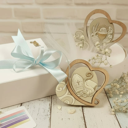 scelta colori nastrini e celeste bianco confezionamento ricordino pensierino di resina legno icone sacre cuore Sentimental confezionate confetti con sacchetti tulle Comunione Cresima bomboniere religiose simboli cerimonia Calice spighe uva Mitria pastorale
