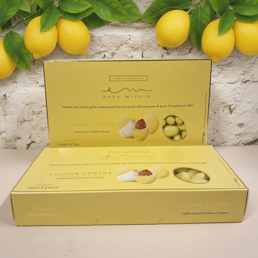 Enzo Miccio limited edition scatola 1 kg confetti ciocomandorla gusto delizia limone gialli con cioccolato bianco rivestito di confettata gialla uso confezionamento bomboniere festa della donna, laurea economia commercio, decimo anniversario matrimonio, compleanno, Prima comunione