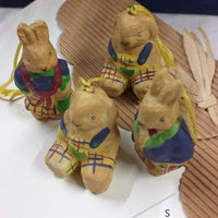 lotto S 4 coniglietti fiori Pasqua outlet oggetti resina offerta stock miniature ricordini souvenir idee regalo collezioni bomboniere arredamento casa delle bambole sorpresa uova pasquali