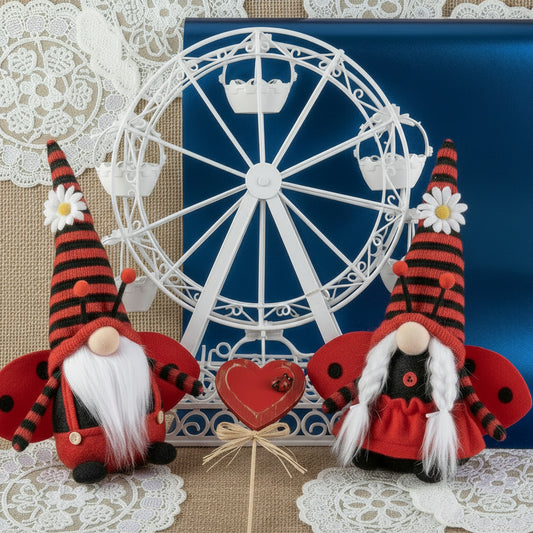 fai da te coppia confezione regalo San Valentino bambole di pupazzi gnomi pannolenci uncinetto confezionamento cuore legno rosso coccinella