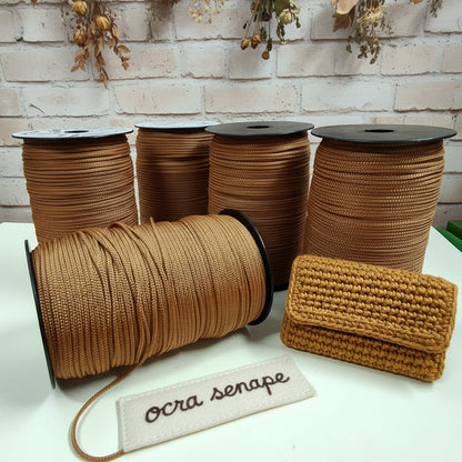 tripolino estivo ocra senape marroncino tipo nocciola chiaro colori cordino thai cordoncino borse uncinetto ferri maglia stafil uso pochette clutch bags cerimonia sera mare ciabatte corda sacca spiaggia cappelli bijoux