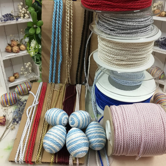 celeste nero oro rosso bianco bordeaux crema argento bluette rosa cordino intrecciato colori negozio cordoncini passamaneria copripunto cucito creativo bambole fai da te bomboniere uso hobbistica packaging vetrinistica lavorazione borse bigiotteria idea rivestire uova polistirolo pasquali di cordoncino
