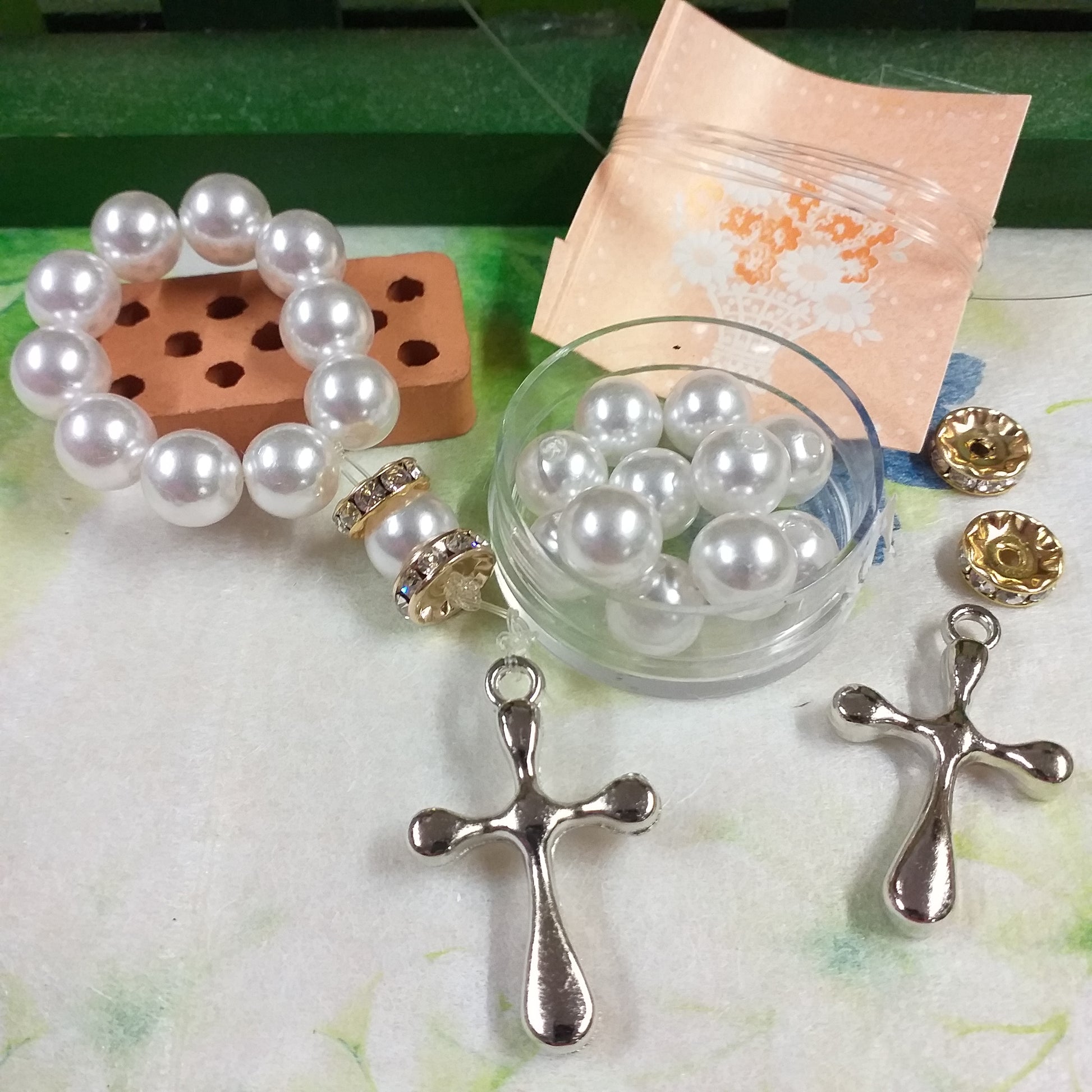croce resina acrilica per bomboniere kit fai da te costruire rosario con ciondolo pendente filo nylon rondelle strass brillantini perla bianca 