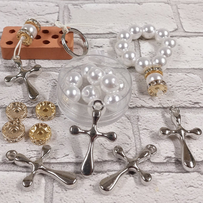 perle bianche rondelle strass fili gancetti croce resina acrilica per bomboniere kit fai da te costruire rosario portachiavi o gadget souvenir pronto realizzato artigianale