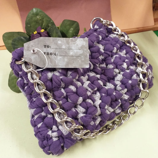 crochet bag pronta da indossare pochette cerimonia viola argento lurex borsa uncinetto fettuccia alta larga piatta maglia bassissima manico catena argento idea regalo packaging tag from to