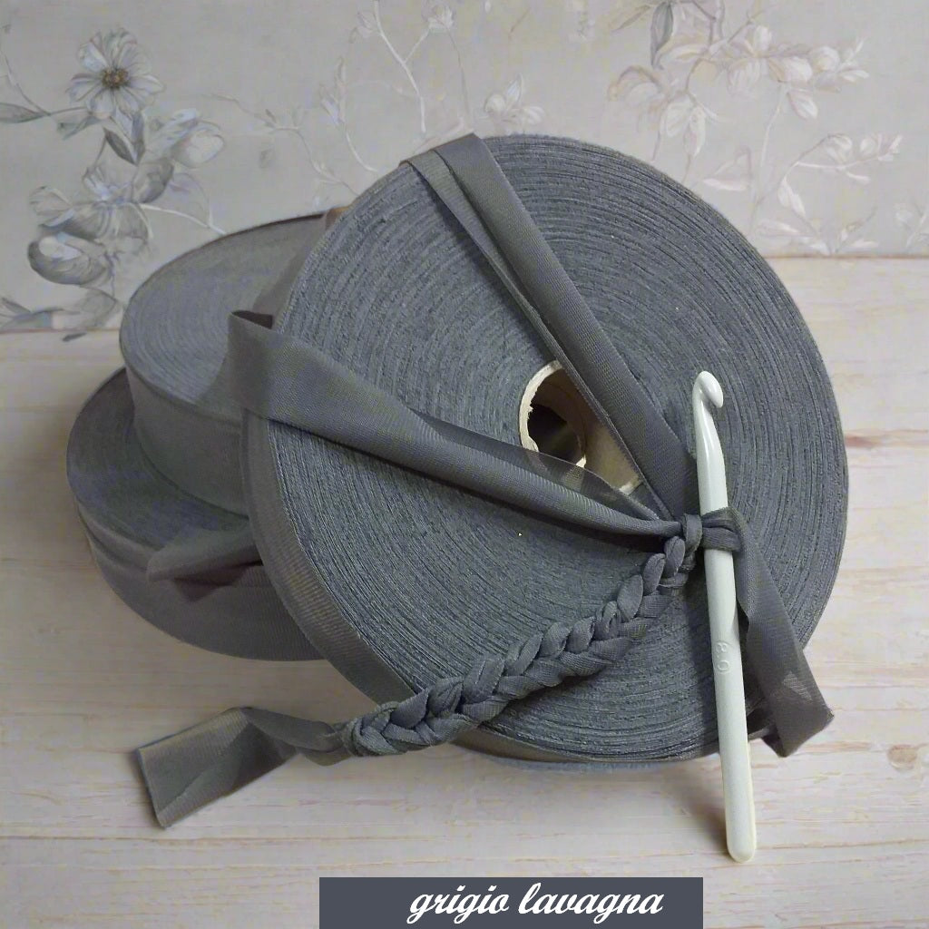grigio scuro lavagna 4 cm pizza di lycra piatta alta larga filato uncinetto elastane elasticizzato per creazioni borse fettuccia crochet clutch bags pochette borsine shopper sacca abbigliamento cestini tappeti cuscini