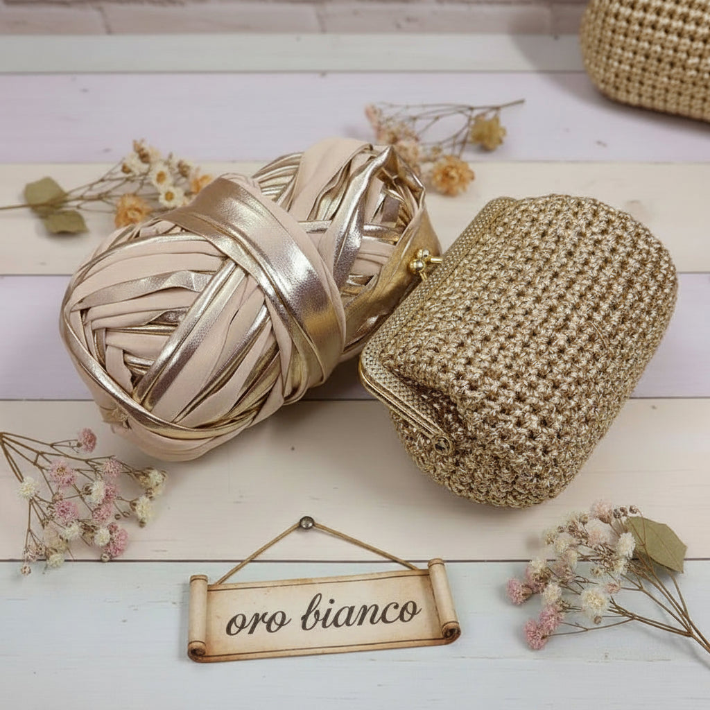 colore oro bianco chiaro Mas lycra metal poliestere elastane 100 grammi 45 metri laminata verniciata similpelle metallizzata lamè lurex fettuccia borse uncinetto crochet clutch bags pochette da cerimonia matrimonio sera regali cestini per handmade ferri maglia gomitolo
