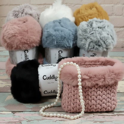 vetrina colori bianco rosa grigio azzurro nero bordeaux lana pelliccia filato pelosetto pelliccetta peluche per borsa uncinetto modello pochette o clutch con cammeo uso stola scaldacollo pupazzi invernali