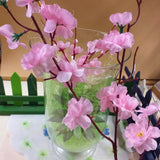 vetrina fiori di pesco finti artificiali rosa chiaro composizione vaso vetro piantina grassa sisal riempitivo verde idea fai da te addobbi decorazioni vetrine negozio primavera pasquale