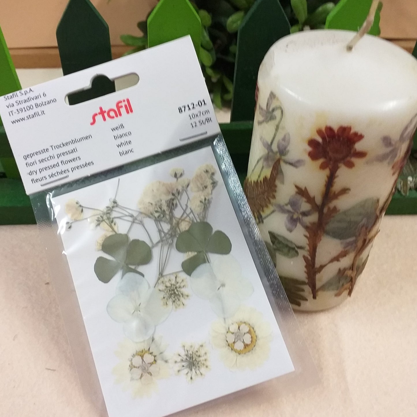 idea fai da te candela con fiori secchi pressati essiccati decorativi composizioni floreali pasquali