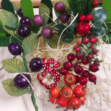 vetrinistica allestimento packaging bacche rosse mele piccole frutta artificiale finta verdura decorazioni Natale vetrine casa e fai da te addobbi bomboniere funghetti prugne susine viola bordeaux