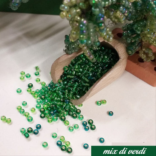 mix di verdi perline argentate di conteria rocailles beads uso creazione foglie di fiori veneziani bonsai alberelli piantine primavera pasqua autunno natale pini