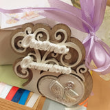 lilla packaging di icona sacra religiosa ricordino oggetto albero della vita legno resina gesso simboli scritta Comunione Cresima confezionata confetti tulle scatola coccarda bigliettino