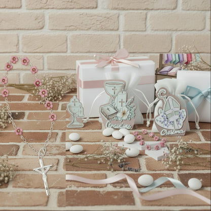 scatola bianca con piantina legno icona bomboniere sacre religiose Santa Cresima simboli pastorale Mitria colomba Santo Giorno confezionata con Rosario di perle decina Croce metallo zama confetti bigliettino Calice Vangelo candela Prima Comunione