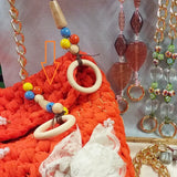 idea creativa fai da te artigianato fettuccia borse fatte a mano con uncinetto e cerchio anello legno per manico gioiello perle