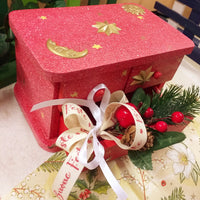 scatola portagioie legno rosse applicazioni firmamento stella luna sole pick buone feste idea regalo Natale pick bacche pigna mela pino foglie