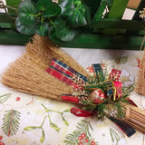 scopina per camino scacciaguai portafortuna decorazioni natalizie befana epifania nastro scozzese pacchi dono pino composizioni floreali