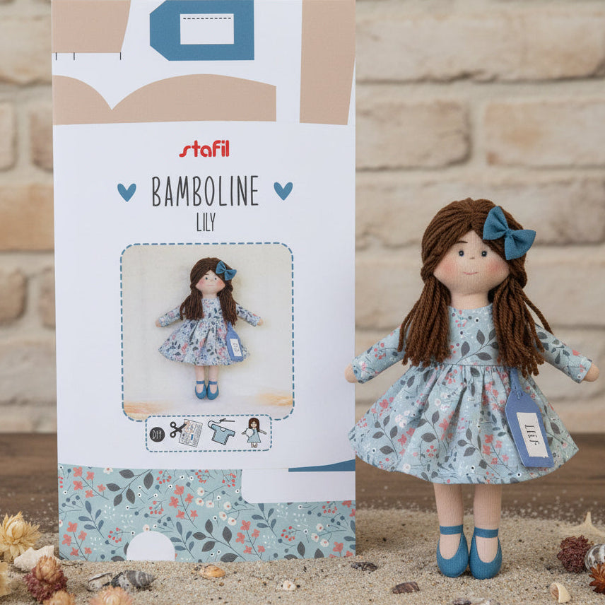 lily celeste azzurro pannello stoffa stampata dipinta disegnata con cartamodelli per cucito creativo Stafil bamboline fai da te kit bambola di pezza tessuto colorato