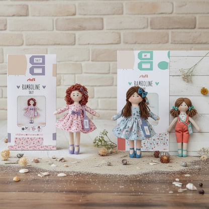 pannelli stoffa stampata dipinta disegnata con cartamodelli per cucito creativo Stafil bamboline Sally Amy Lily fai da te kit bambola di pezza tessuto colorato