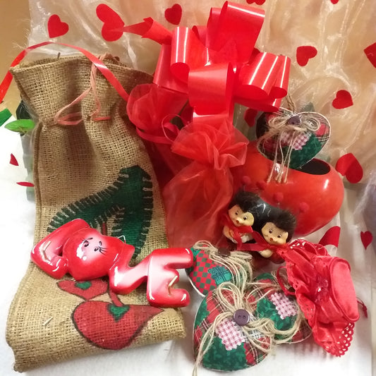 vetrina negozio san valentino kit confezione regalo busta scatola accessori sacchetto cuori juta appendino love ceramica portapiante cuore coccio tulle cuoricini
