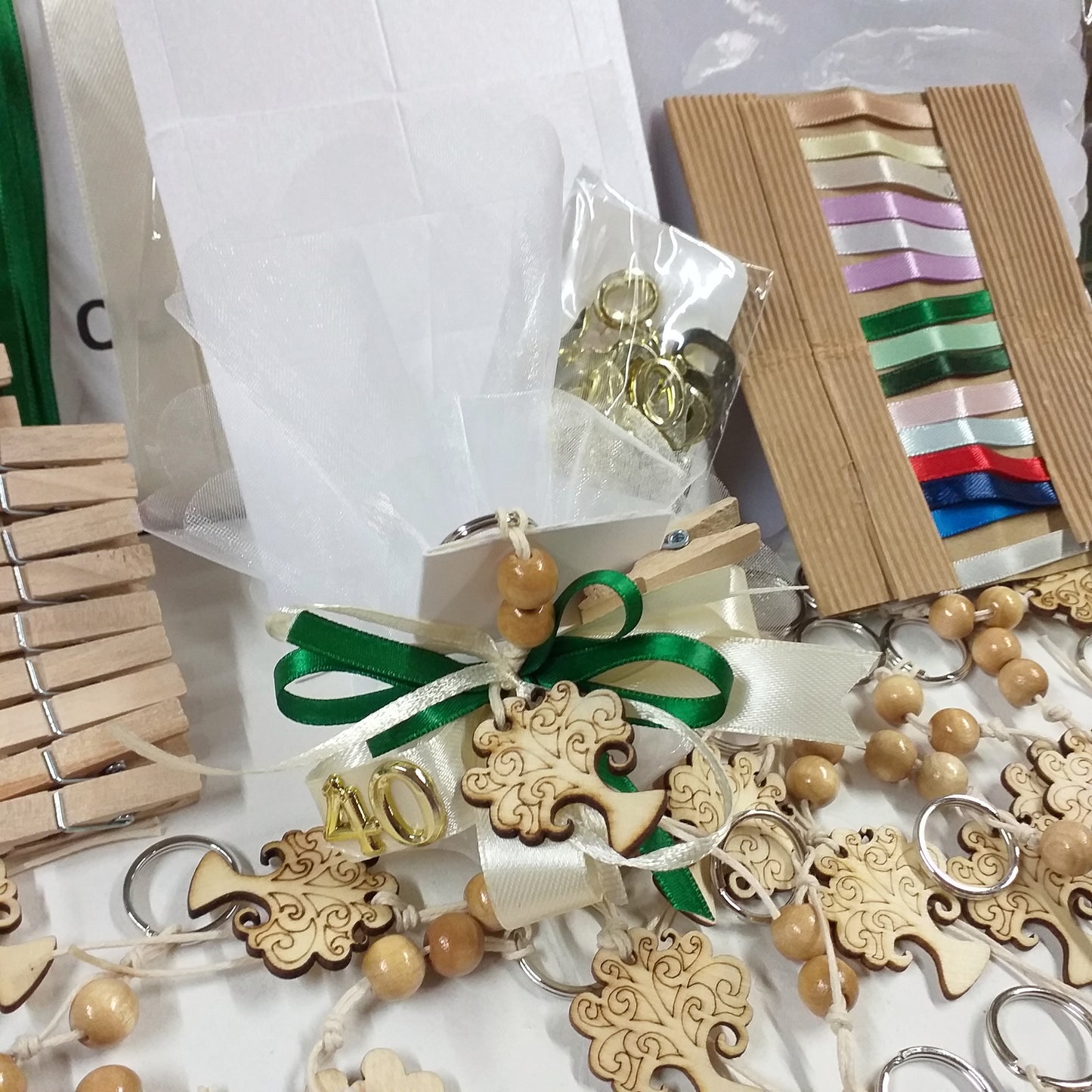 kit fai da te scelta colori nastrino albero della vita portachiavi eco-friendly legno naturale matrimonio uso bomboniera confezionare bigliettino o anniversario nozze di smeraldo 40 anni simboli di plastica numero 40