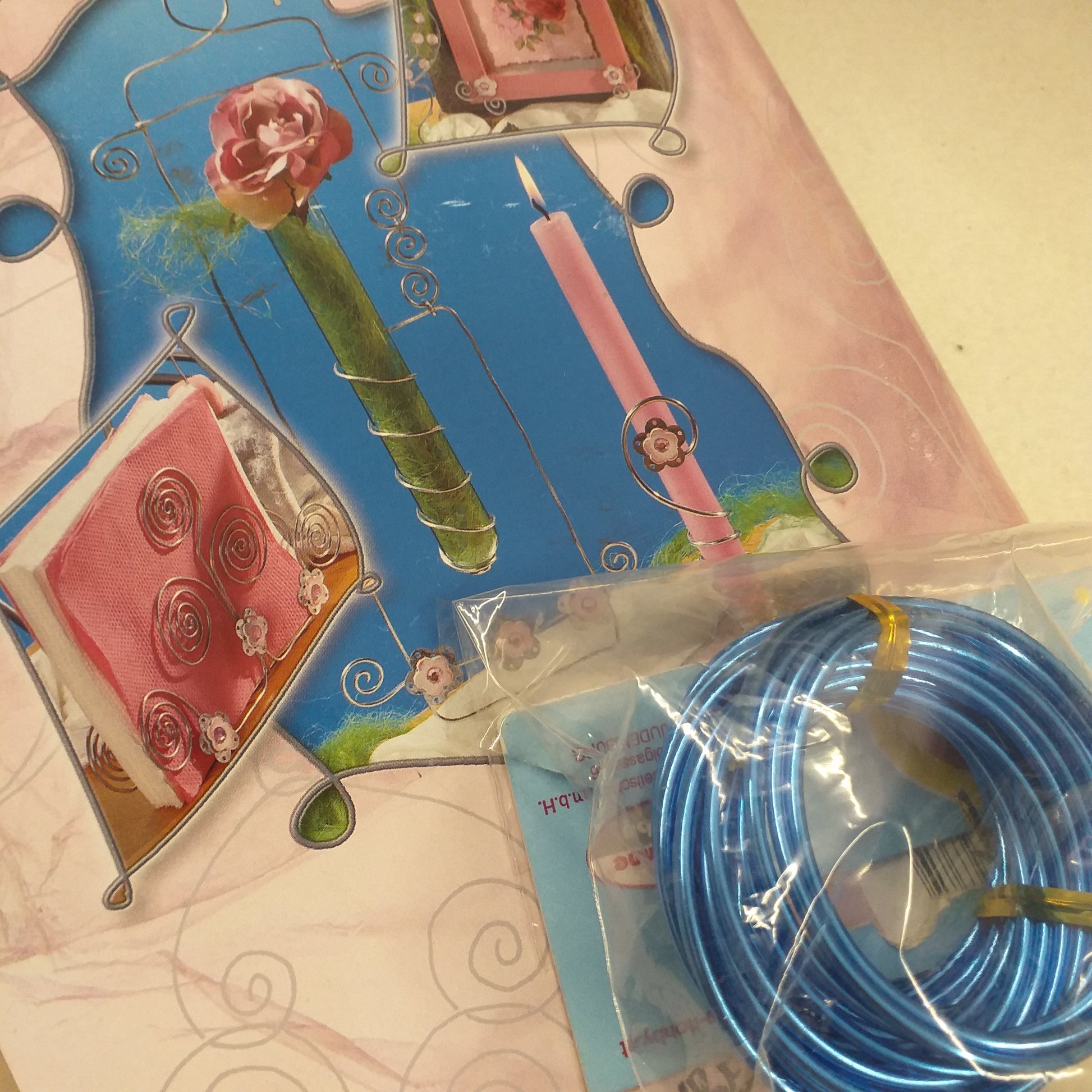 portatovaglioli portacandela portavaso realizzati con fili alluminio colore blu per kit fai da te decorazioni di perle e bigiotteria