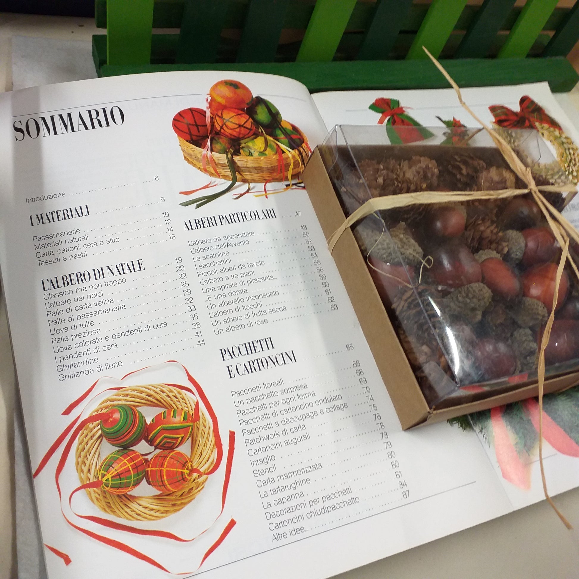 sommario albero di Natale, pacchetti e cartoncini, decorazioni per natale offerta D gift box ghiande pigne scatola regalo rafia kit lavoretti regali decorazioni fai da te manuale accessori natalizi idee composizione centrotavola ghirlanda fuoriporta
