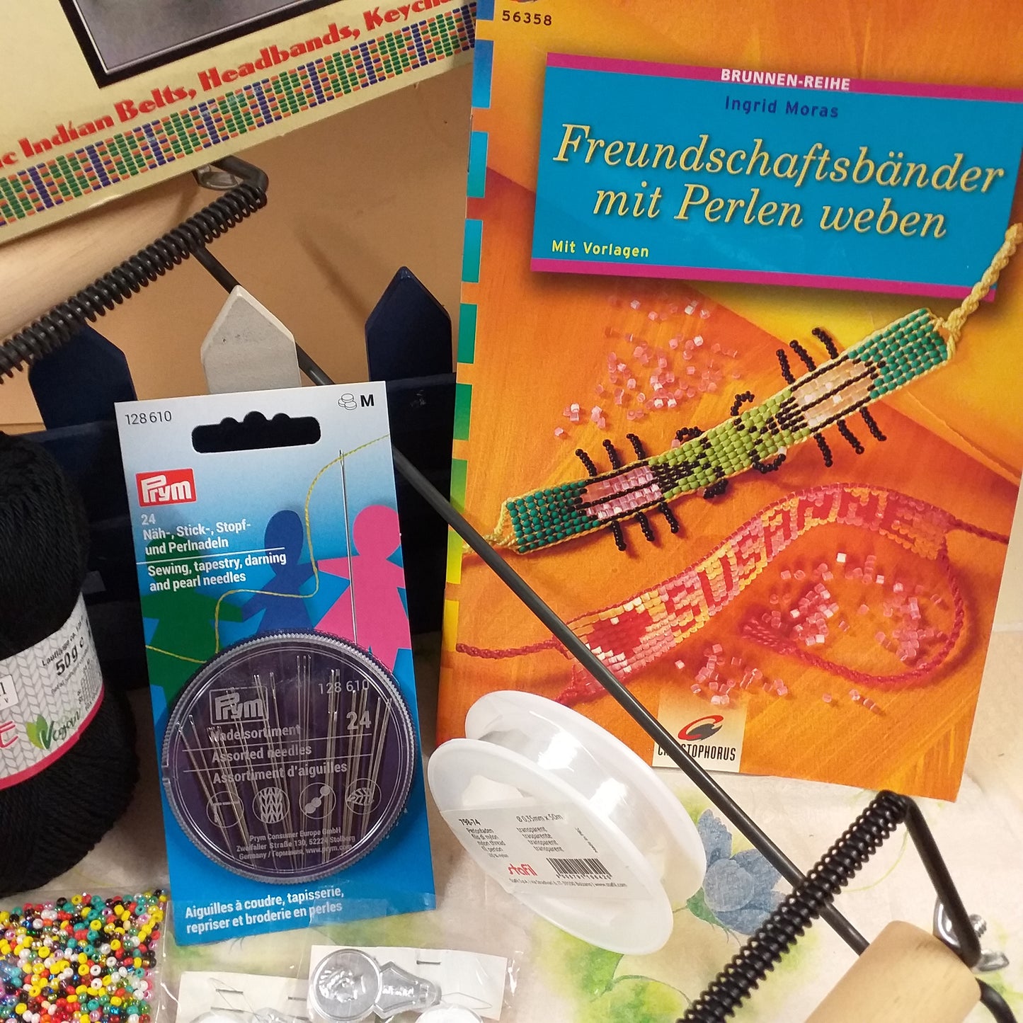 telaio per perline 30 cm kit fai da te braccialetti dell'amicizia manuale tedesco rocailles conteria colorate set aghi infilaperle rigidi perlgarn cordoncino cotone filo nylon trasparente schemi scritte nomi Susanne coccinelle