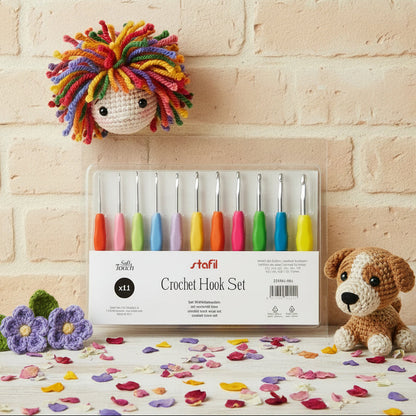 kit 11 aghi di uncinetto modello ergonomico Stafil crochet hook set misure da 2 a 8 per lana cotone fettuccia amigurumi fiori violette bambola cagnolino