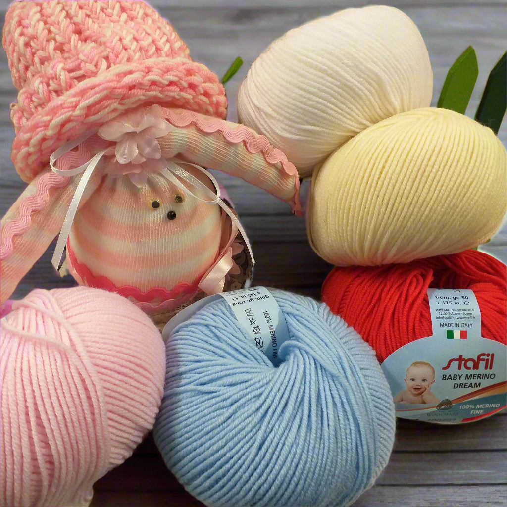 idea cappellino con filato lana uso per copertine bambini neonato Merino Baby soft fine per uncinetto lavori a maglia sferruzzare corredino bimba bimbo primo natale bebè