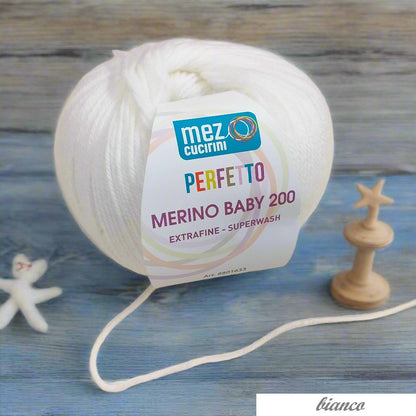 bianco Baby merino 200 extrafine superwash made in Italy woolmark mez cucirini filato lana bianca uso per copertine bambini neonato fine per uncinetto lavori a maglia sferruzzare cappellino bimba bimbo primo natale bebè