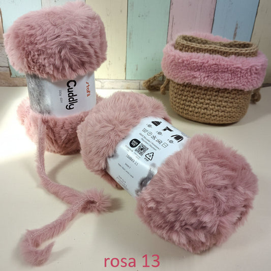 fettuccia vetrina colori rosa 13 stafil cuddly lana pelliccia filato pelosetto pelliccetta peluche per borsa uncinetto con manico rosa e beige