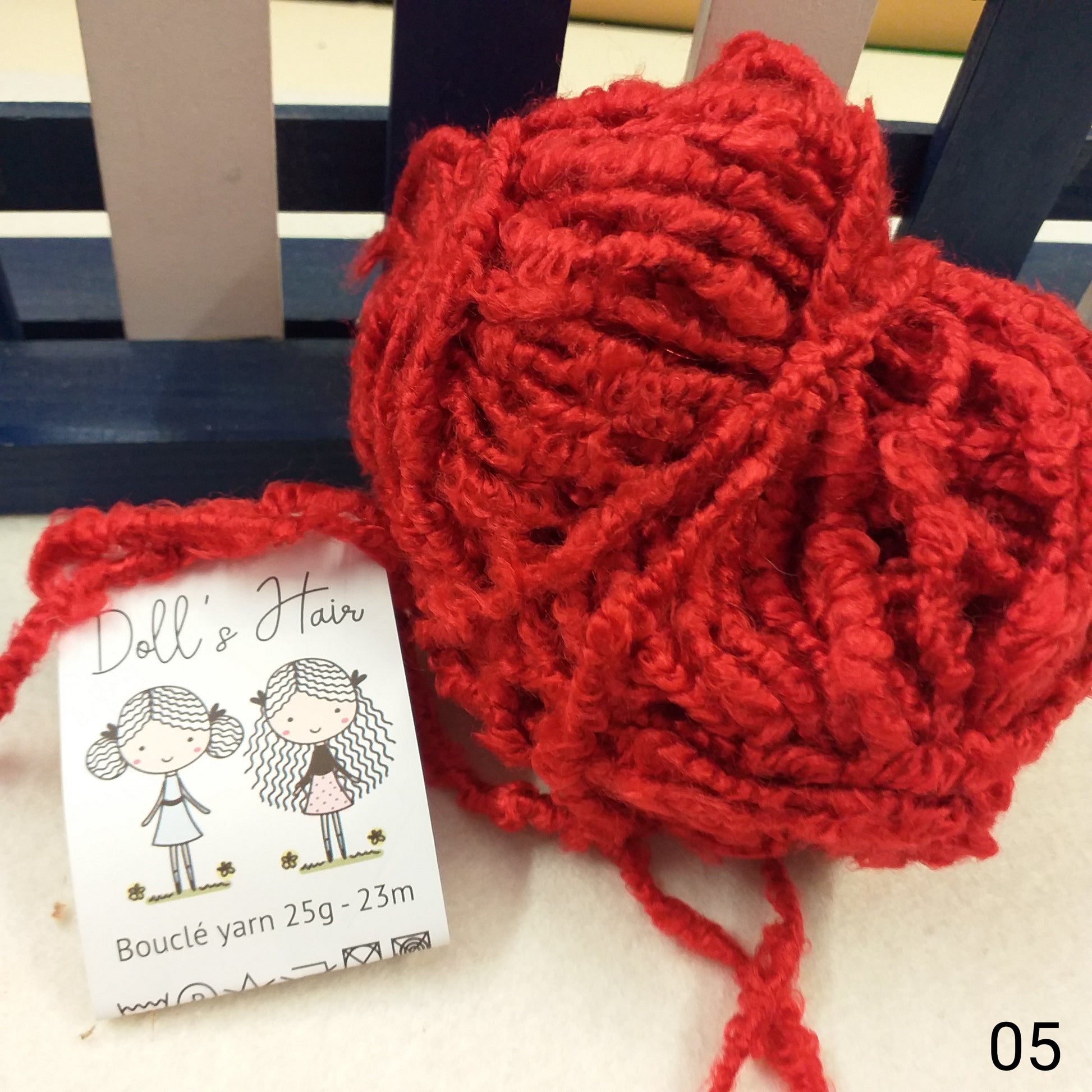 gomitolo 25 grammi 23 metri colore rosso 05 lana bouclè filato boccoli ricciolino per creare parrucca capelli ricci bambole stoffa pezza tessuto pigottine natale Doll's Hair stafil ad uso uncinetto ferri da maglia borse shop online