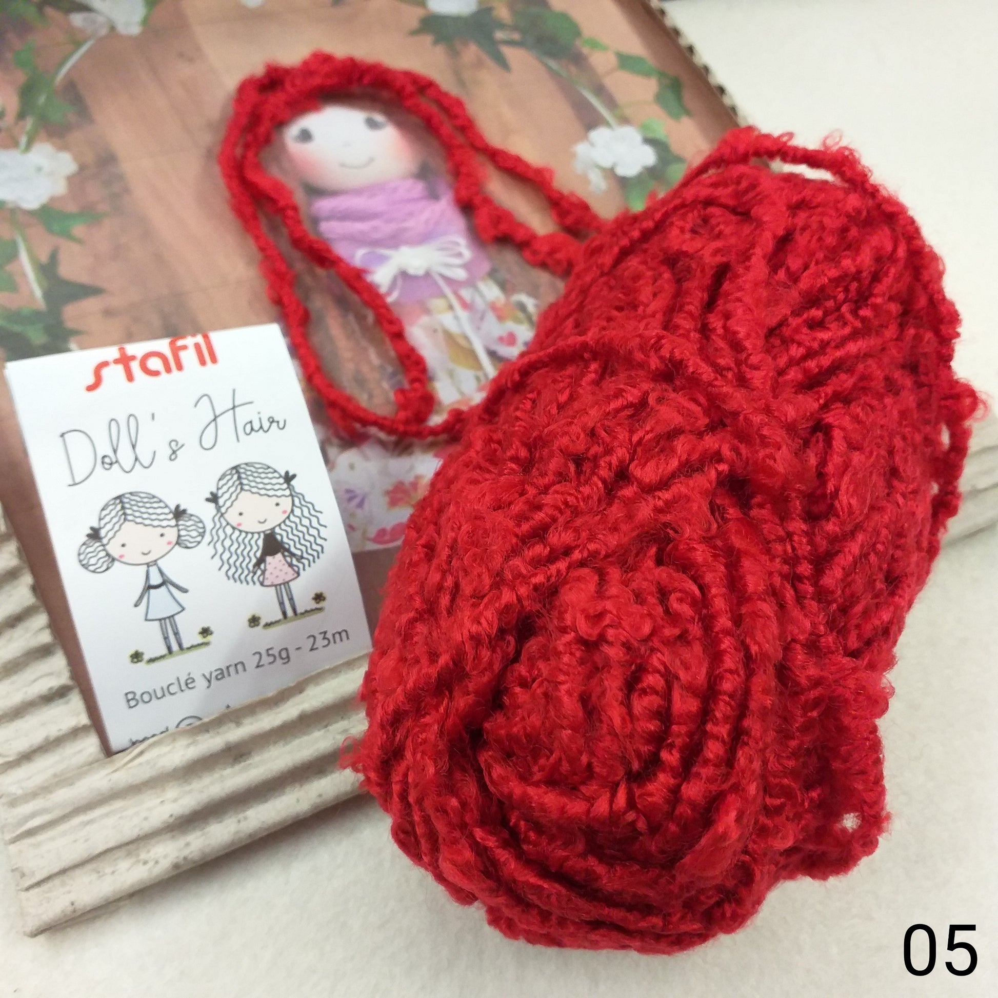 25 grammi 23 metri colore rosso 05 lana bouclè filato boccoli ricciolino per creare parrucca capelli ricci bambole stoffa pezza tessuto pigottine primavera pasqua Doll's Hair stafil ad uso uncinetto ferri da maglia borse shop online