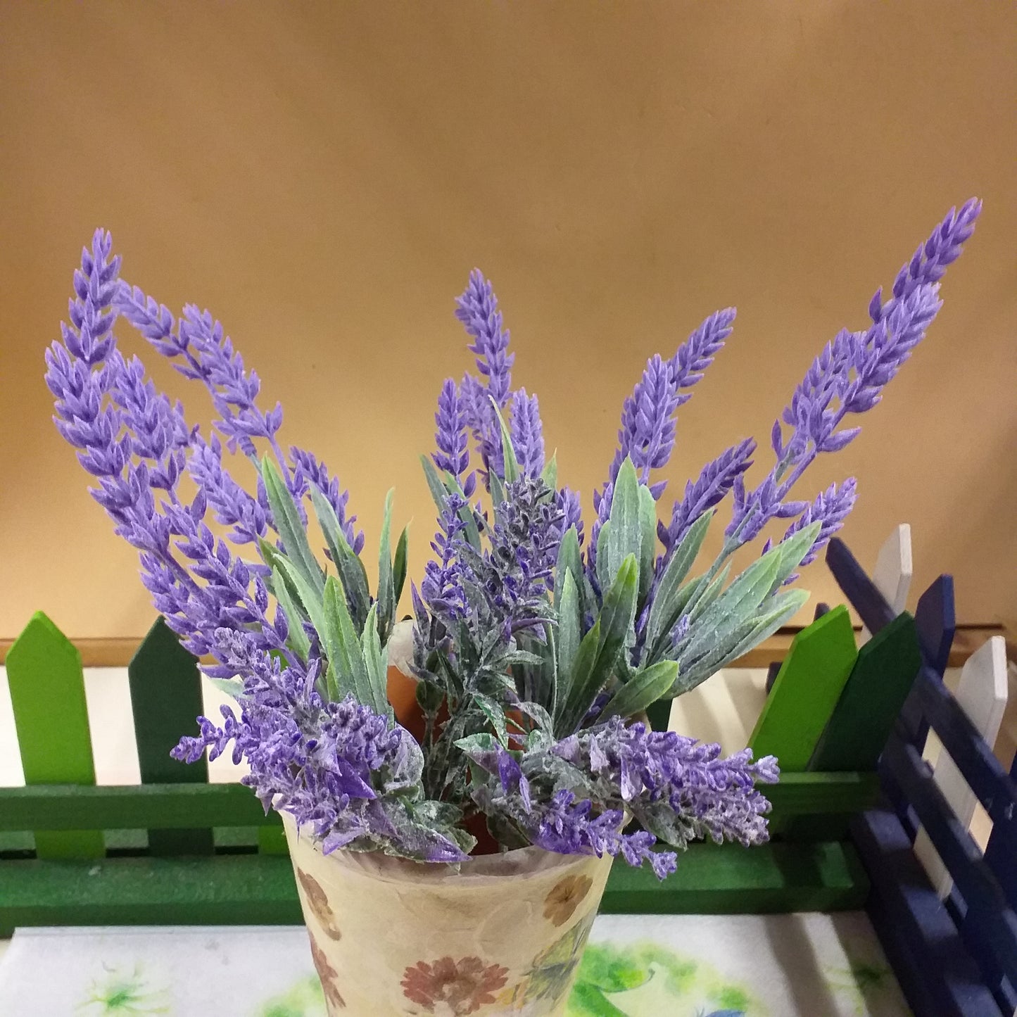 composizione centrotavola bouquet grande a cespuglio floreale piantina fiori lavanda finti artificiali mazzetto bomboniere uso decorazioni vetrine negozi allestimento matrimonio packaging