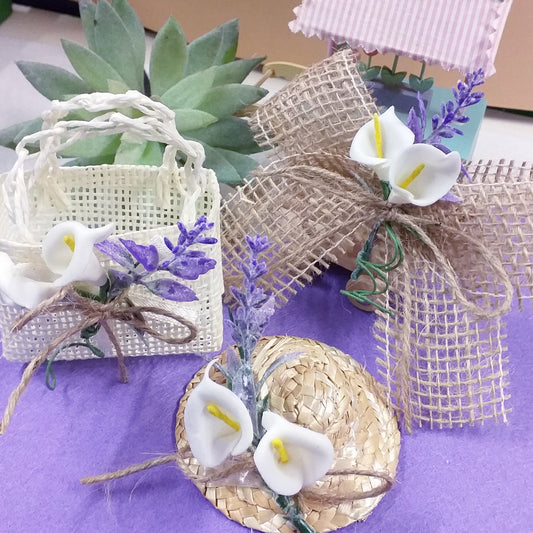 tema lavanda calle bianche juta corda paglia borsina portaconfetti fiocco coccarda cappellino paglia segnaposto bomboniere matrimonio comunione cresima idee vetrina shop online