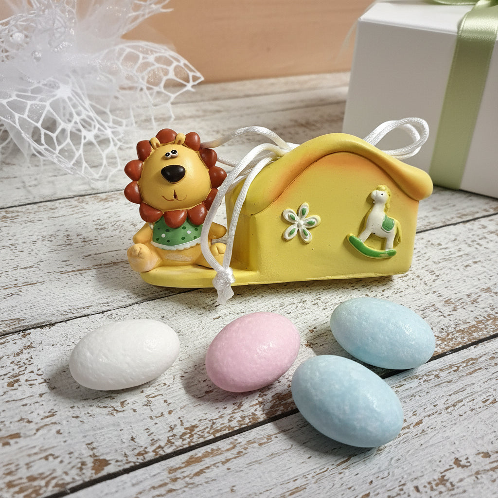 tema savana giungla portaconfetti leoncino casetta da confezionare con sacchetto tulle rete confetti scatola nastro coccarda bomboniera nascita battesimo baby bebè babyshower