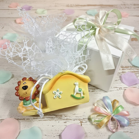 confezionata confetti bomboniera casetta leoncino per battesimo babyshower nascita baby bebè maschietto femminuccia sotto il segno del leone, allestimento pastello