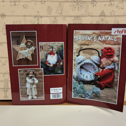 kit manuale Stafil Driiiin! E' Natale 2026 cartamodelli libretto di bambole pupazzi in pezza tessuto di feltro pannolenci creare fuoriporta addobbi decorazioni bamboline su sveglia angioletti Presepe stella gnomo