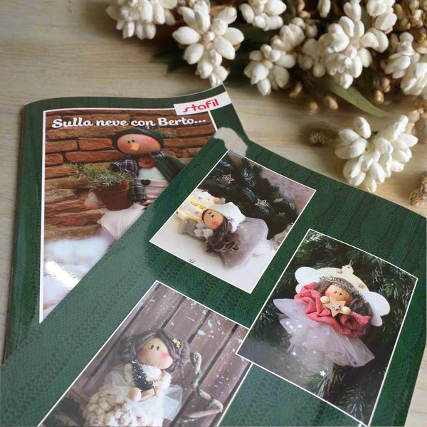 manuale Sulla neve con Berto Stafil Natale 2025 kit cartamodelli libretto di bambole pupazzi in pezza tessuto di feltro pannolenci creare lavoretti creativi bambini fiocchi nascita coccarde ghirlande fuoriporta addobbi decorazioni bamboline angioletti pupazzo di neve