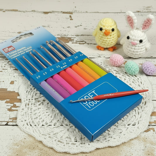 Prym soft touch manico gomma morbida colorata set kit uncinetto ergonomico alluminio per lana e cotone lavori manuali fai da te, idea amigurumi natale babbo pupazzo di neve alberello con perline