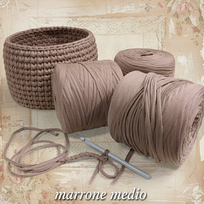 marrone medio Wiggly fettuccia per borse uncinetto crochet bag pochette eco cotone lycra di qualità special edition Cucirini Tre Stelle yarn garne t-shirt colorato moda fashion abbigliamento cestini culle neonati cesto porta piante
