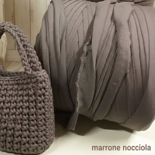 marrone nocciola Wiggly fettuccia per borse uncinetto crochet bag pochette eco cotone lycra di qualità special edition Cucirini Tre Stelle yarn garne t-shirt colorato moda fashion abbigliamento cestini culle neonati