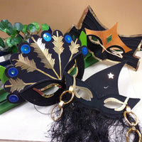 maschera carnevale veneziana classica donna festa party a tema piume animali pavone paillettes frange befana