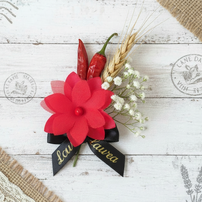 segnaposto o decorazione idea con fiori rossi per bomboniere fai da te di stoffa organza per laurea con steli gambi e pistilli packaging san valentino festa della mamma confezionare pacchi regalo regalini ricordini
