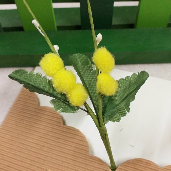 pick mazzolino bouquet piccolo miniatura fiori mimosa finta artificiale di ciniglia gialla pistilli 3 foglie uso segnaposto chiudipacco regalo decorazioni fioristi festa della donna 8 marzo