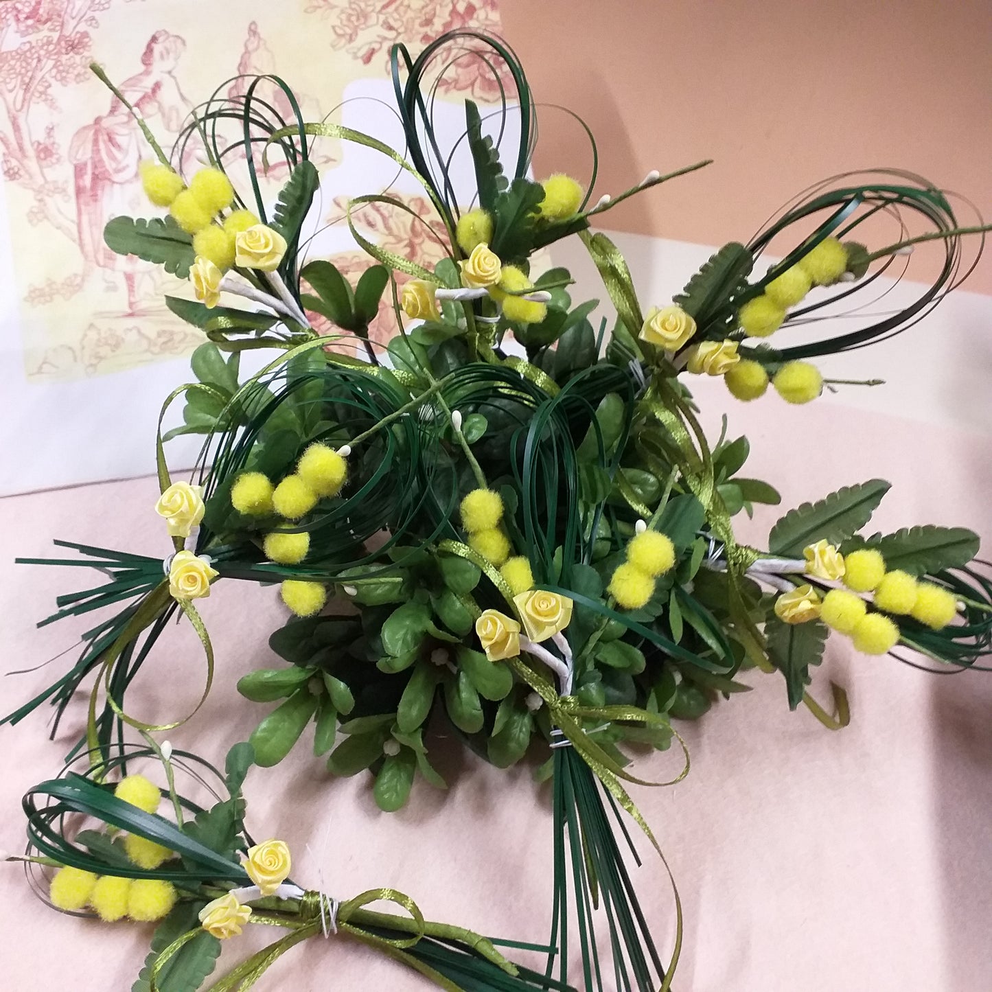 composizione floreale bosso e rametti 8 cm palline gialle fiori foglie su stelo per 8 marzo auguri con mimosa artificiale finta e fai da te festa della donna decorazioni casa vetrina negozio packaging vetrinistica confezionamento chiudipacco segnaposto
