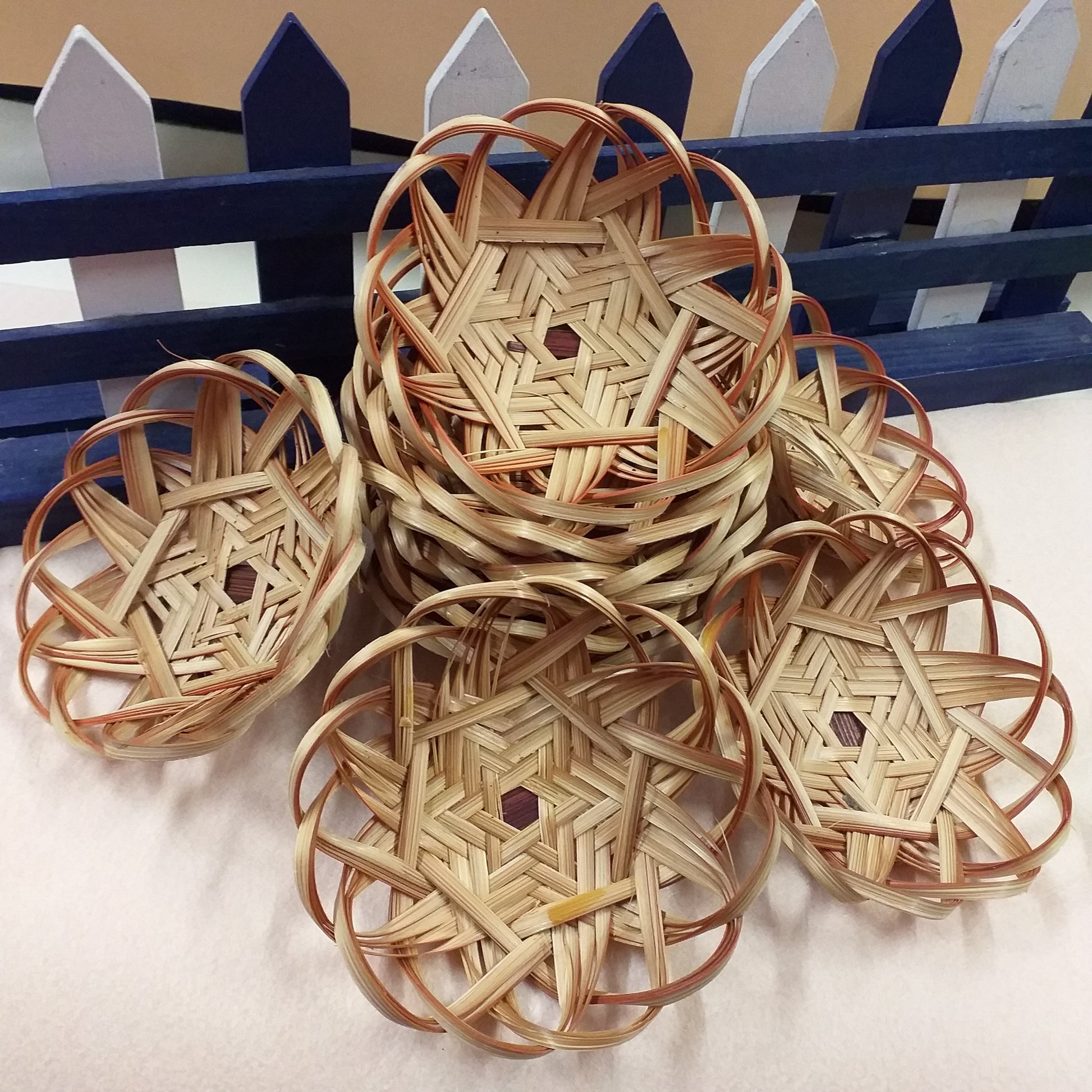 lotto offerta forma mini paniere cestini vimini piccoli 9 cm intrecciati classici uso bomboniere fai da te portaconfetti segnaposto confezioni regalo pasquali nidi
