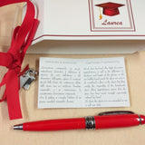 certificato di autenticità lavorazione artigianale consigli del produttore per la pulizia del set laurea mini penna rossa biro ciondolo metallo cappello tocco