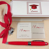 penna biro rossa mini bomboniera cappello tocco laurea certificato di garanzia disegnato in Italia Melograno per C.B.R. srl Italy